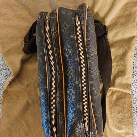 Louie Vuitton Preloved Authentic Monogram Reporters PM Bag with Date code. - Picture 10 of 15